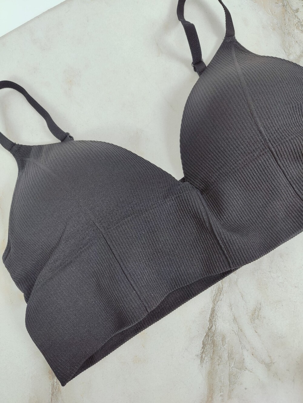 ANWND Black Ribbed Wireless Plunge Seamless Deep V Bralette, Sz L